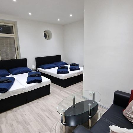 Apartment Flora - Late Check-Out At Noon 12 O Clock For Free Bratislava Buitenkant foto